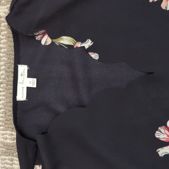 Nine Britton scalloped neckline blouse - Picture 2 of 3